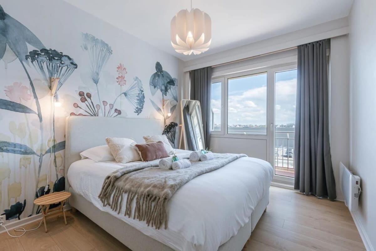 Huswell - Bright Seaview In Apartment