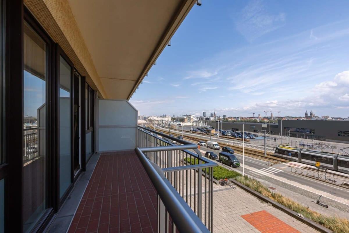 Huswell - Bright Seaview In Apartment